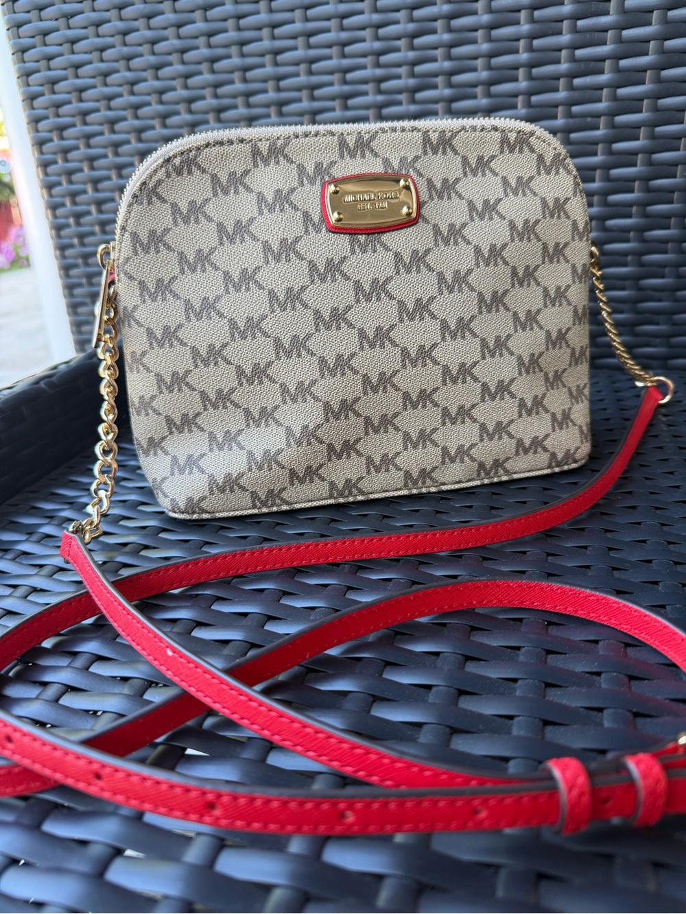 ✨ Authentic Michael Kors Cindy Dome Crossbody Bag ✨